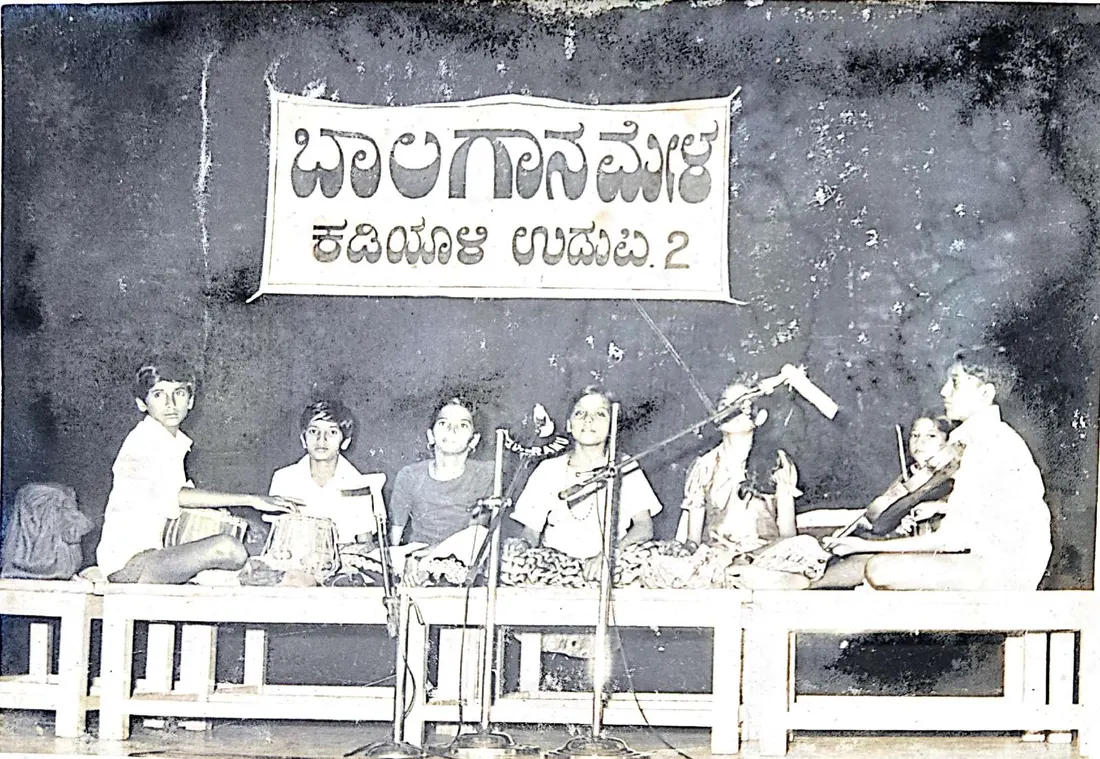 Bala Gana Mela children on stage under the troupe’s banner, Kadiyali, 1979